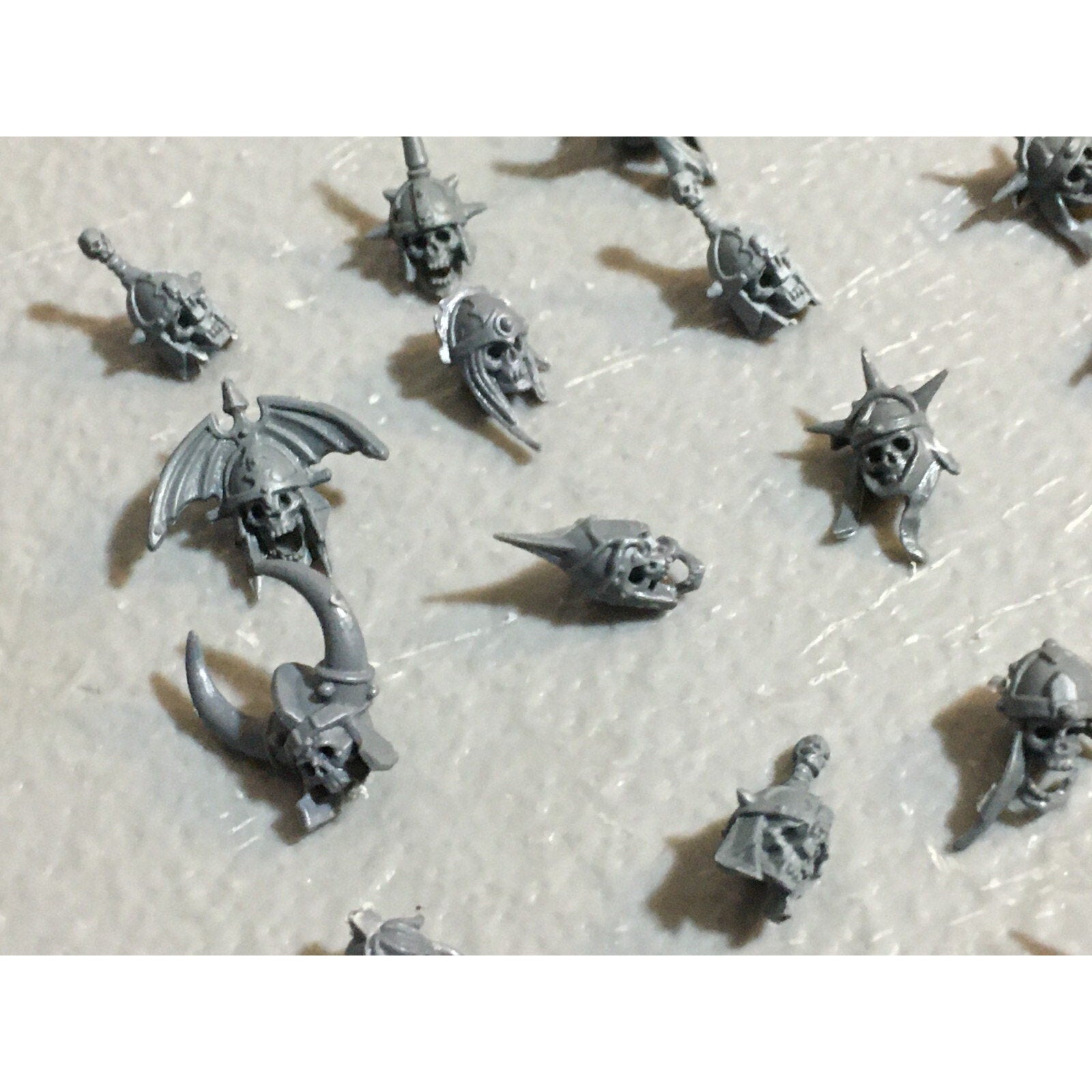 A23413 WARHAMMER FANTASY VAMPIRE COUNTS UNDEAD BITS LOT SKELETON WIGHT HEADS GW