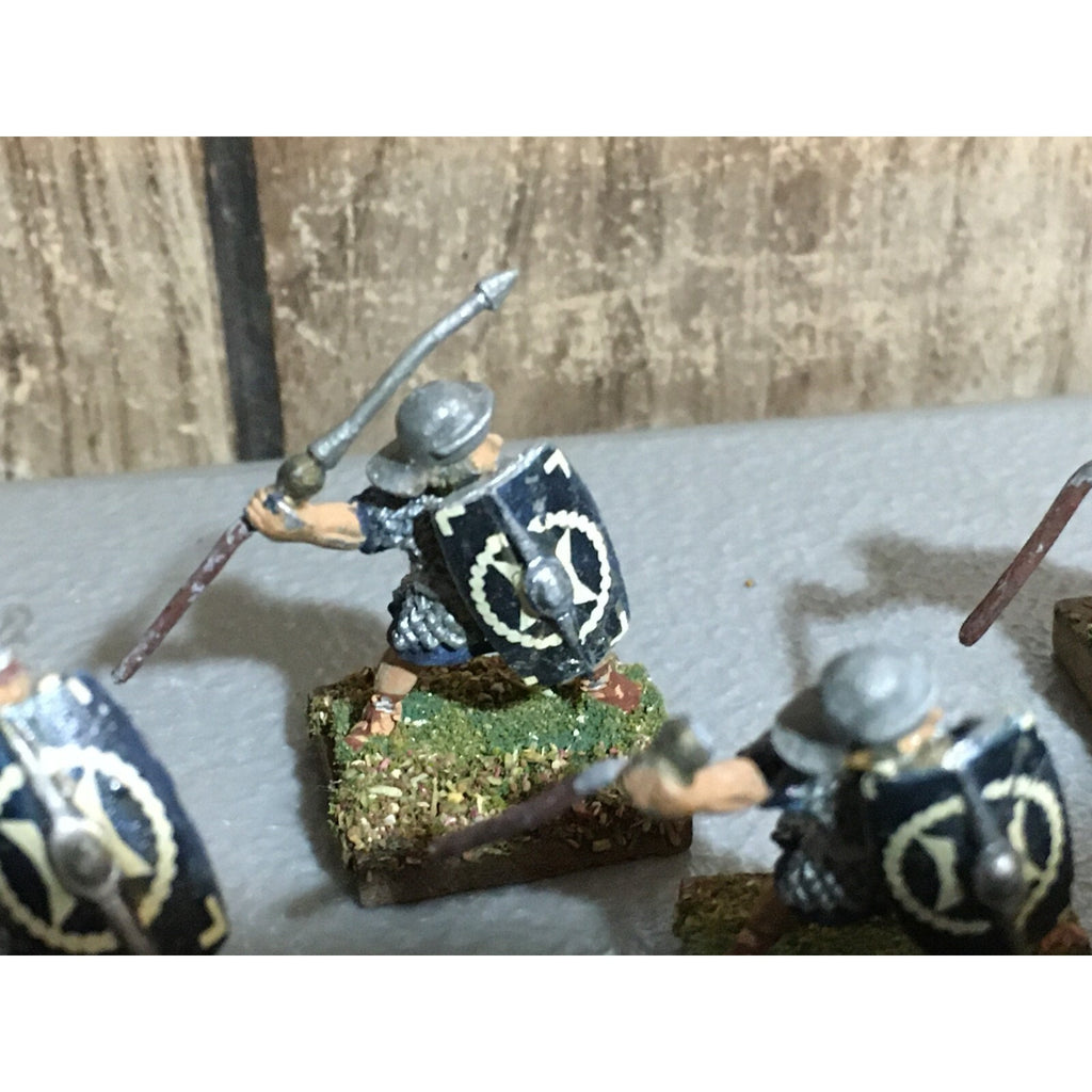 A23531 UNKNOWN METAL MINIATURES SOLDIERS WARRIORS ROMAN MISS 2 SPEARS