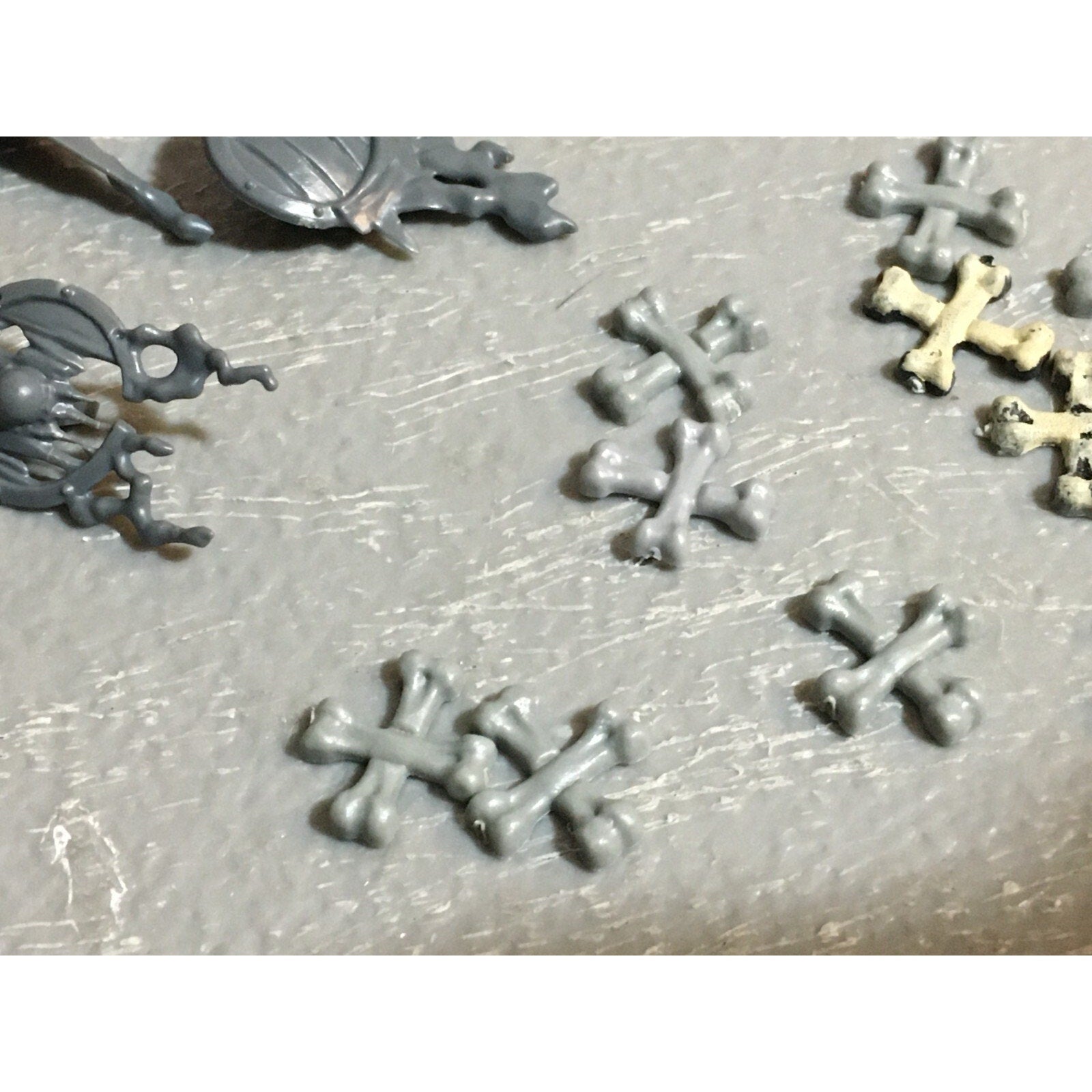 A23459 WARHAMMER FANTASY VAMPIRE COUNTS UNDEAD BITS LOT SHIELDS & ICONS GW