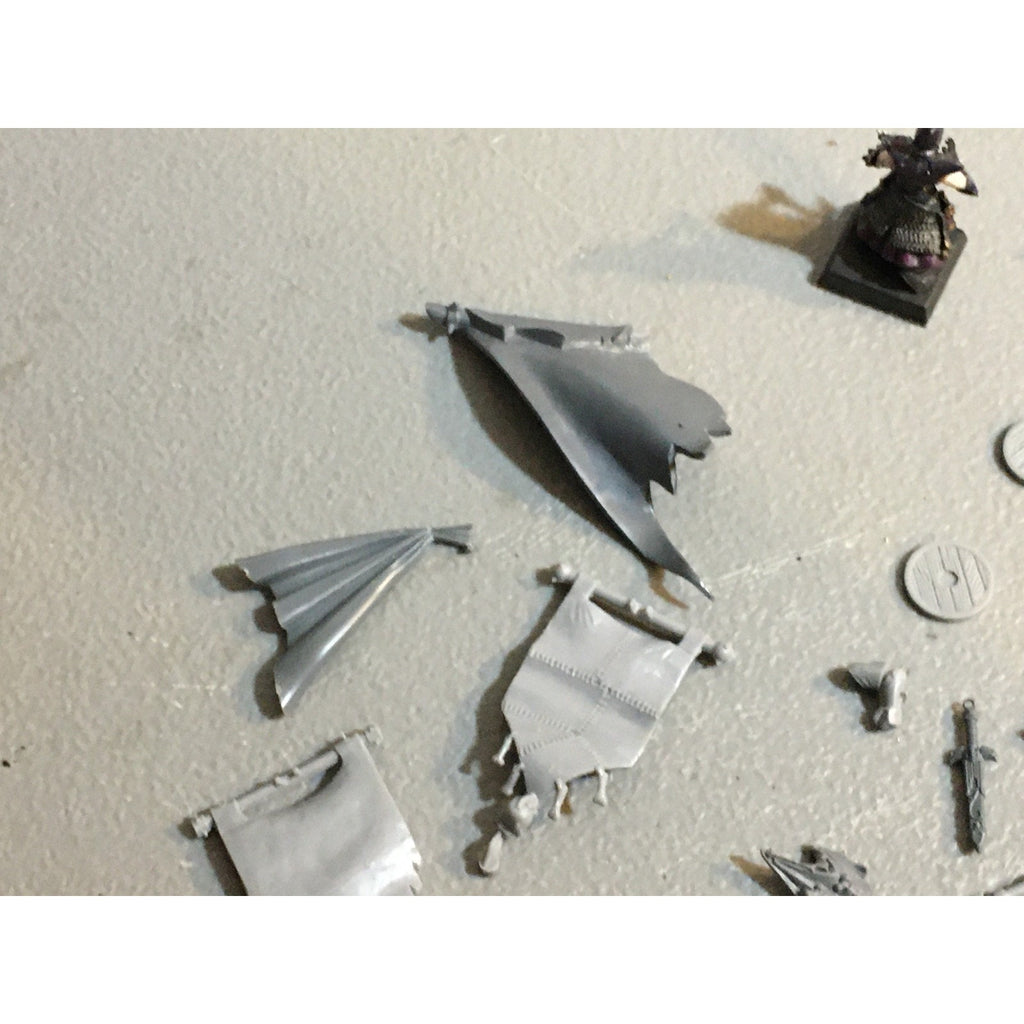 A29618 WARHAMMER FANTASY AOS MIXED BITS LOT BANNER SHIELD CLOAK GW