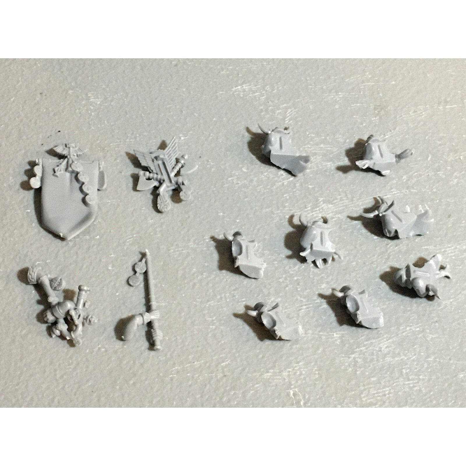 A23401 WARHAMMER FANTASY DWARFS BITS LOT WARRIORS TORSO BANNER GAMES WORKSHOP GW