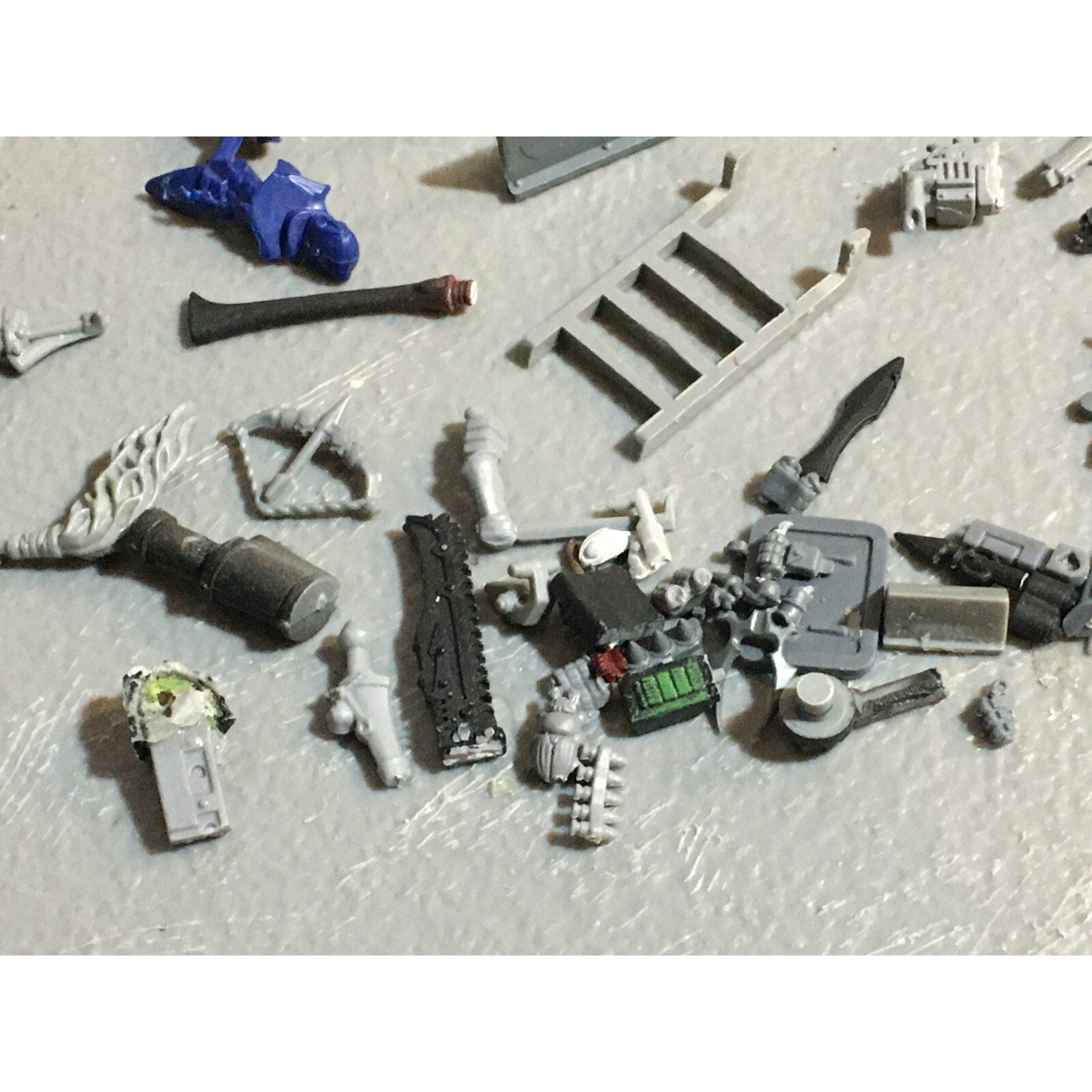 A23493 WARHAMMER FANTASY 40K BITS LOT MIXED RANDOM GAMES WORKSHOP GW