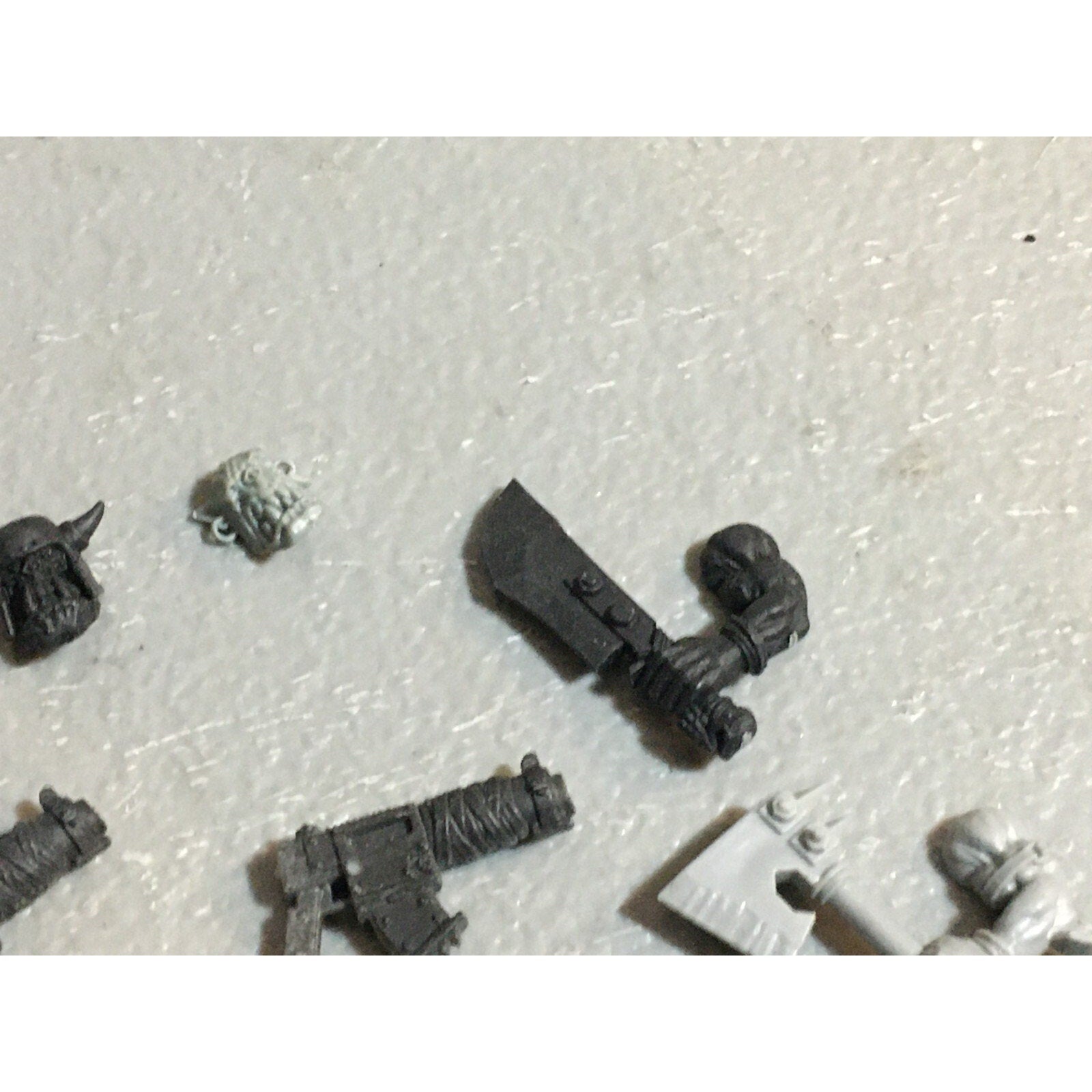 A23012 WARHAMMER 40K SPACE ORKS BITS LOT MIXED HEADS ARMS SHOOTAS GAMES WORKSHOP