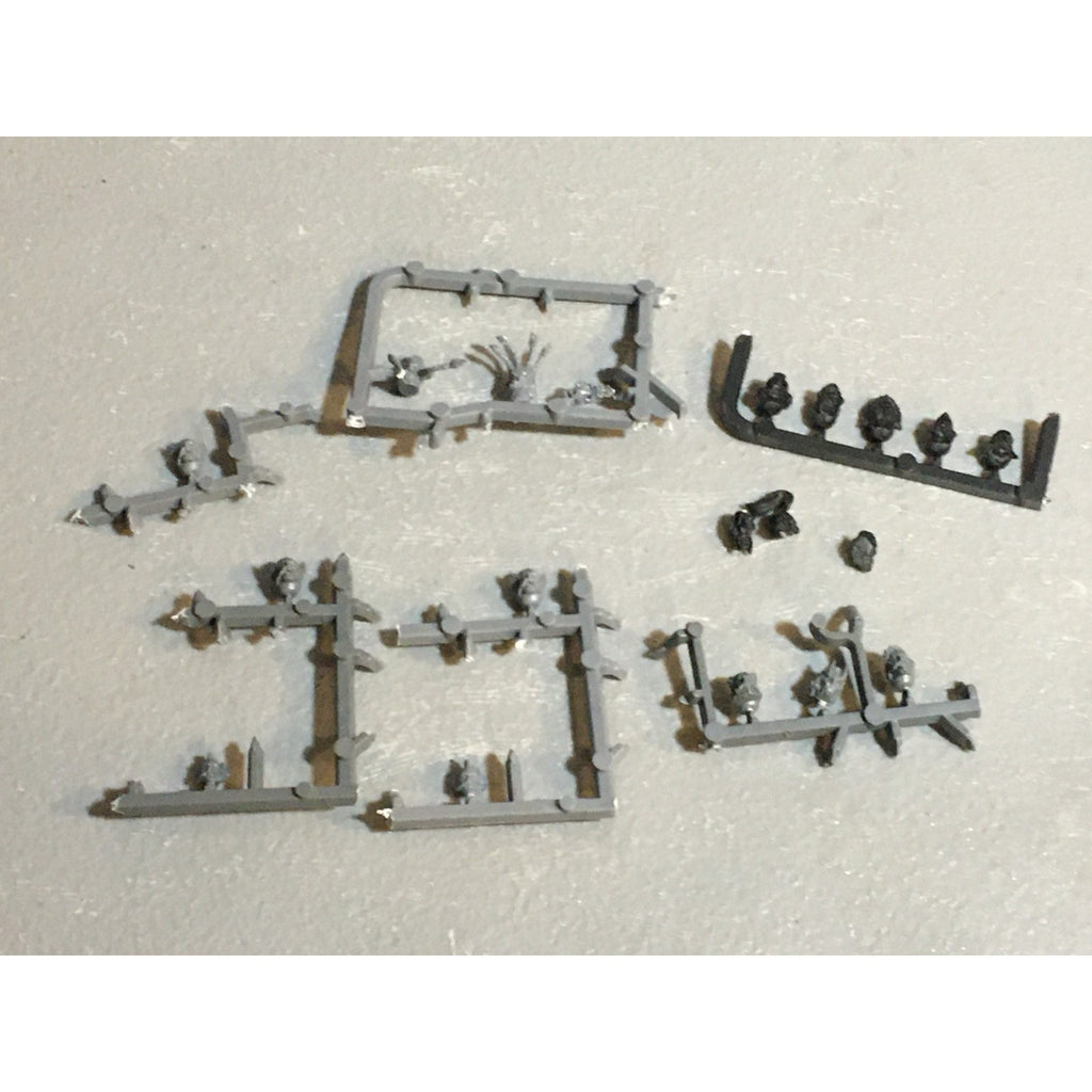 A24578 WARHAMMER 40K SPACE MARINES WOLVES BITS LOT HEADS 18 PK GAMES WORKSHOP GW