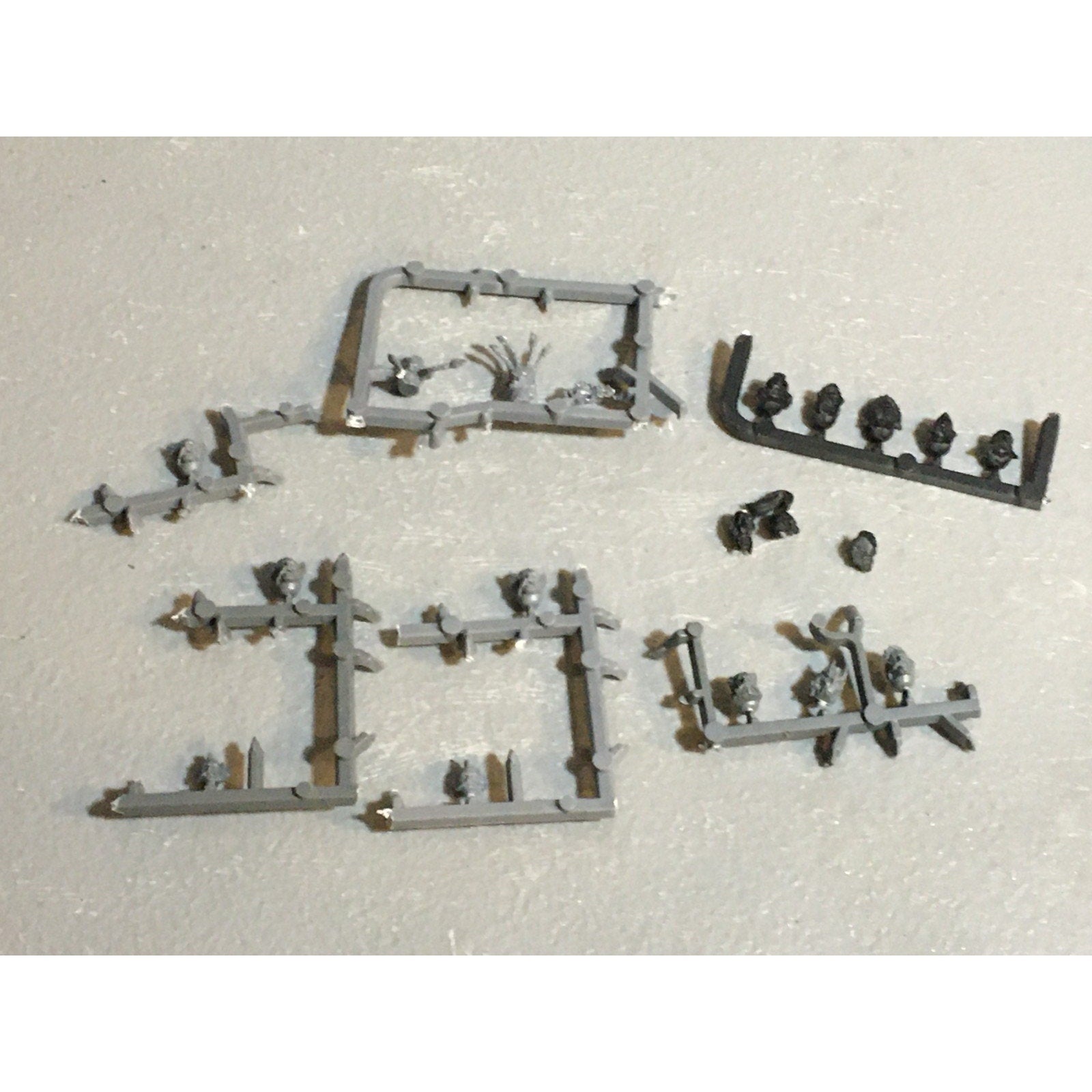 A24578 WARHAMMER 40K SPACE MARINES WOLVES BITS LOT HEADS 18 PK GAMES WORKSHOP GW