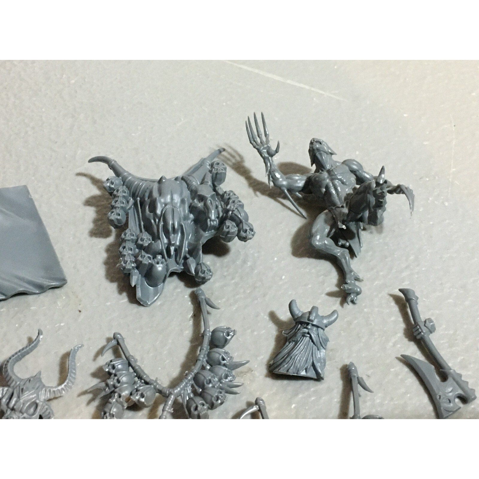 A20140 WARHAMMER AOS FANTASY BITS LOT ORCS EMPIRE CHAOS LIZARDMEN OGRE