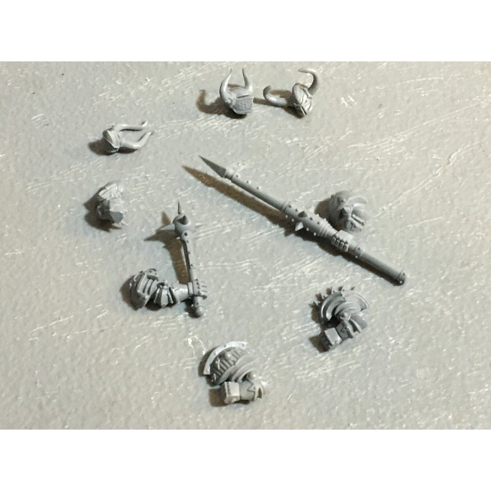 A23069 WARHAMMER FANTASY CHAOS MORTALS BITS LOT WARRIORS OOP MIXED HEADS ARMS GW