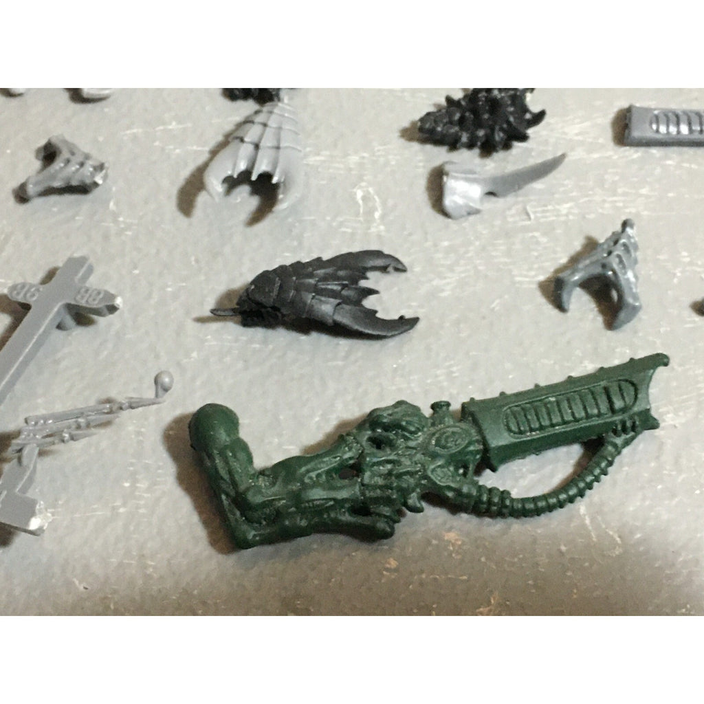 A22320 WARHAMMER 40K TYRANIDS BITS LOT MIXED GAMES WORKSHOP GW