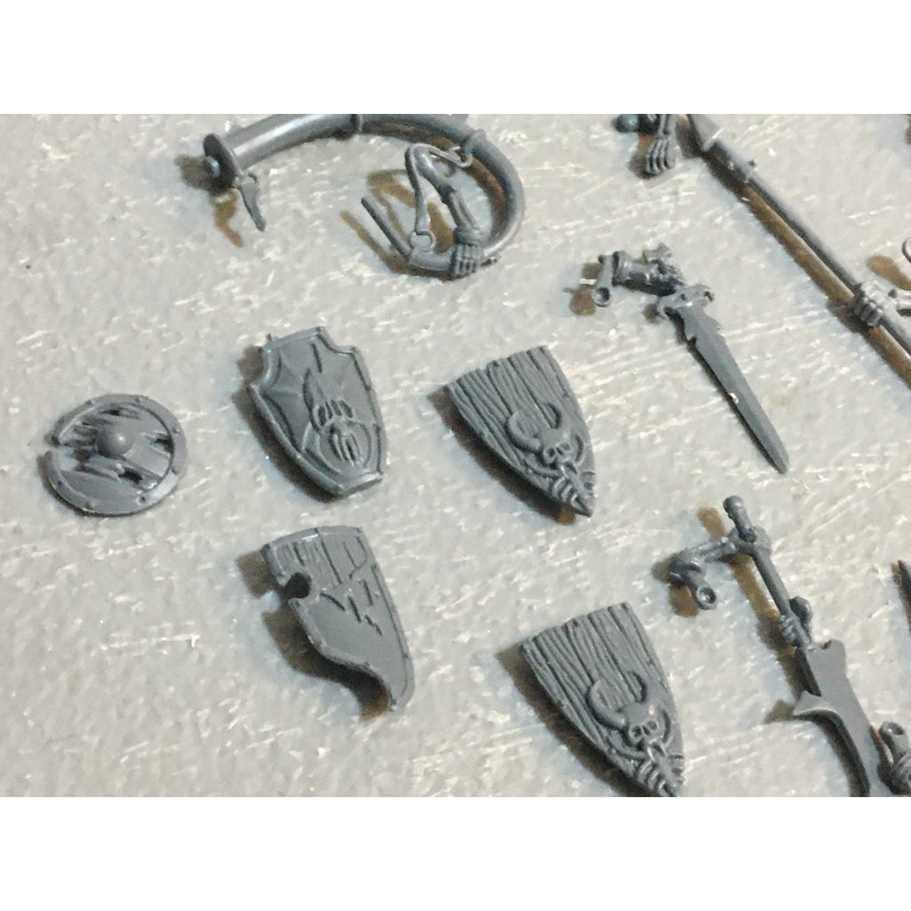 A28766 WARHAMMER FANTASY OLD WORLD VAMPIRE COUNTS BITS LOT SKELETON HEADS ARMS
