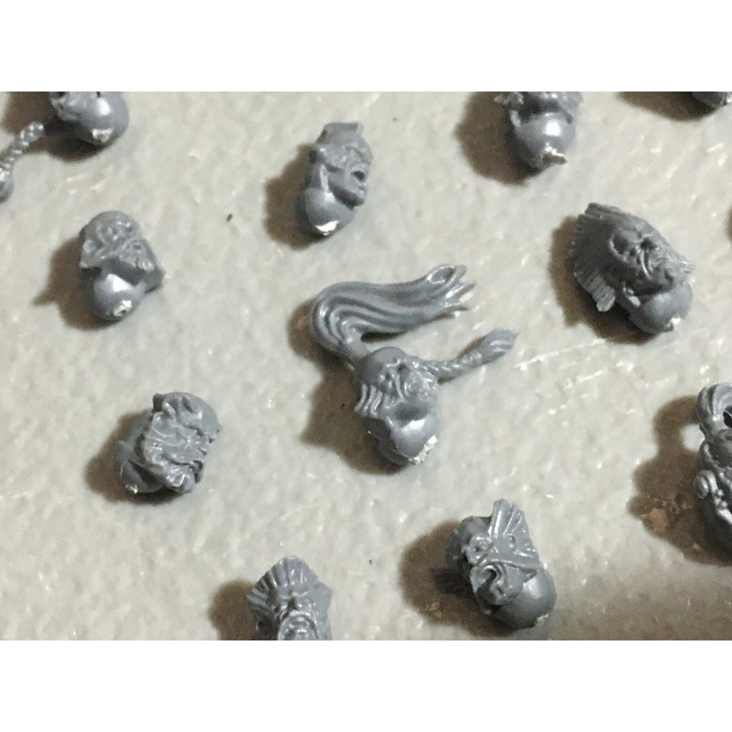 A22545 WARHAMMER 40K SPACE MARINES WOLVES BITS LOT HEADS GAMES WORKSHOP GW