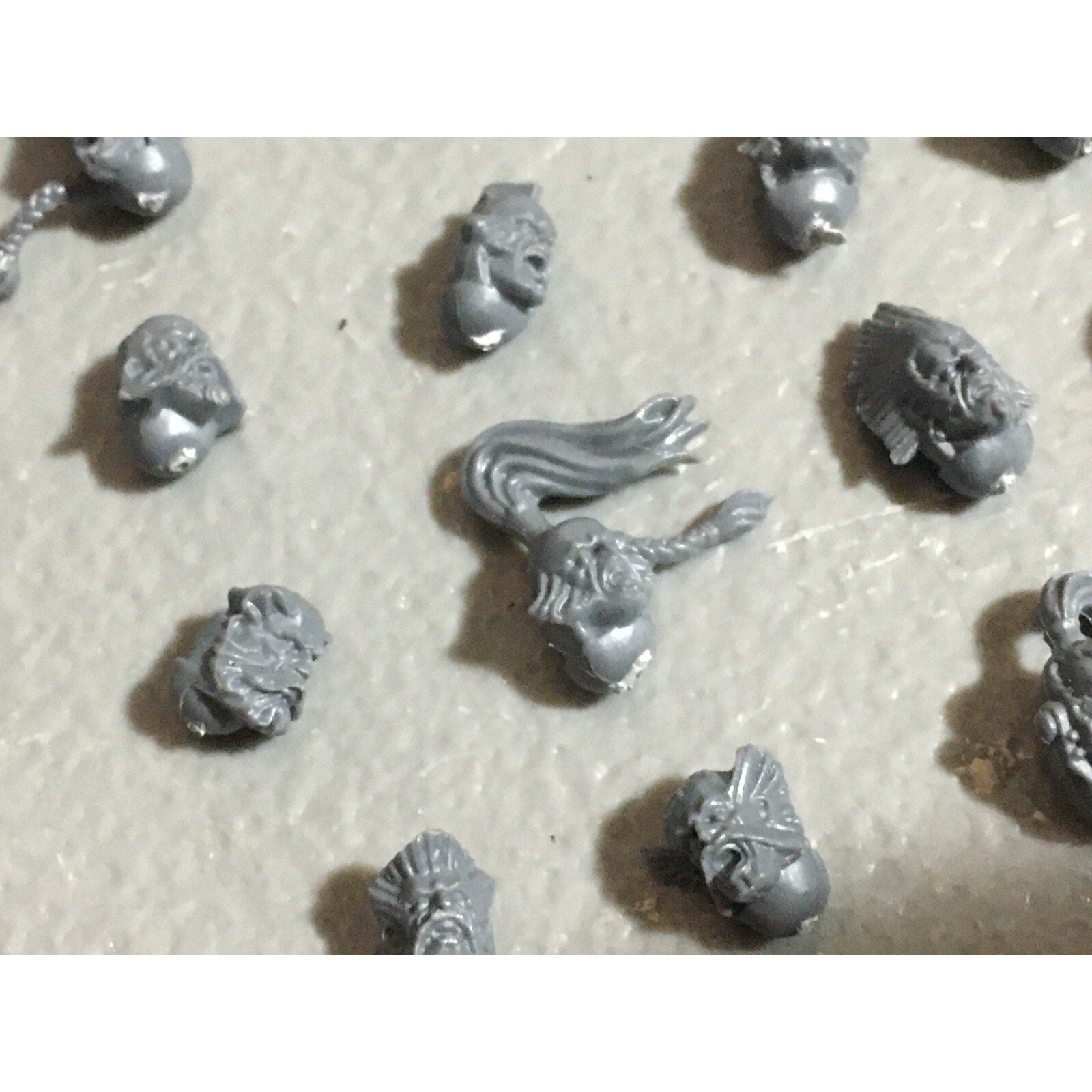 A22545 WARHAMMER 40K SPACE MARINES WOLVES BITS LOT HEADS GAMES WORKSHOP GW