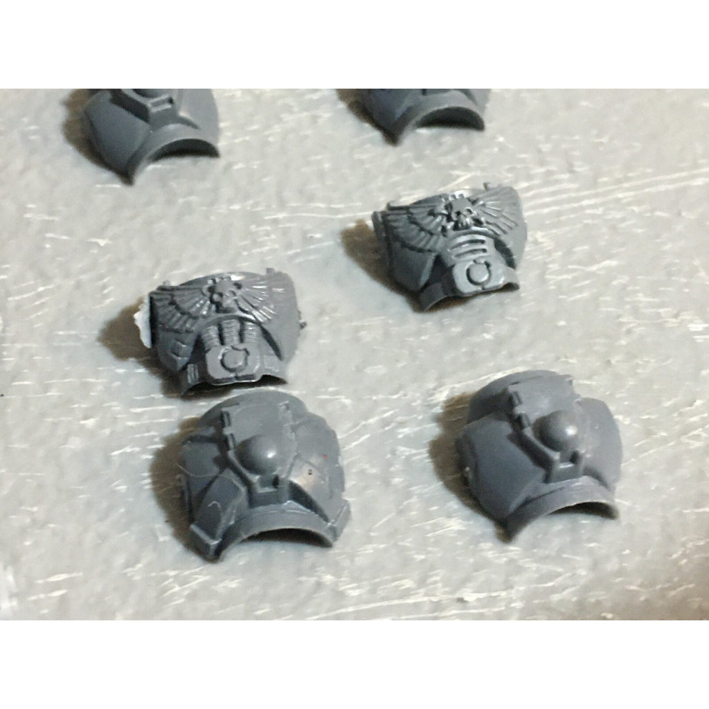 A22961 WARHAMMER 40K SPACE MARINES BITS LOT TORSOS FRONT BACK PLASMA PISTOL GW
