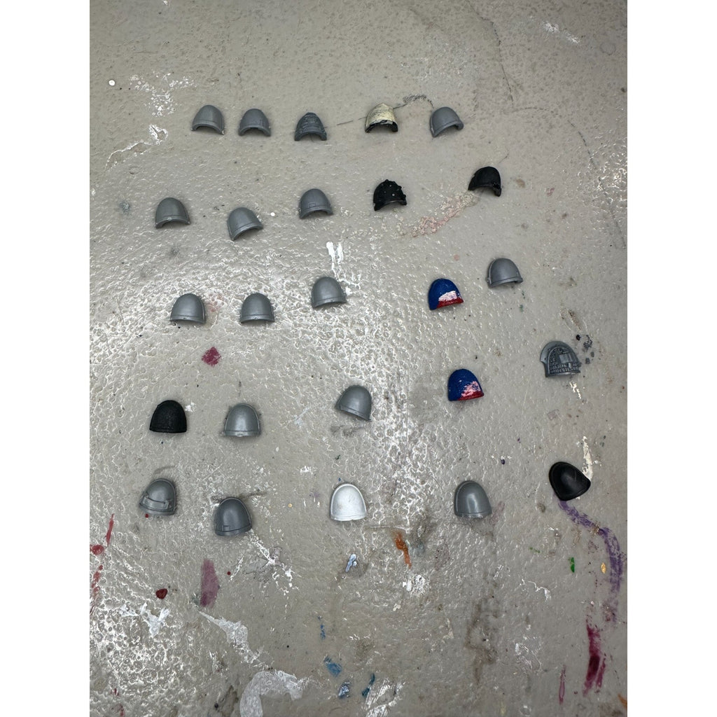 A23105 WARHAMMER 40K SPACE MARINES BITS LOT SHOULDER PADS 25 PACK