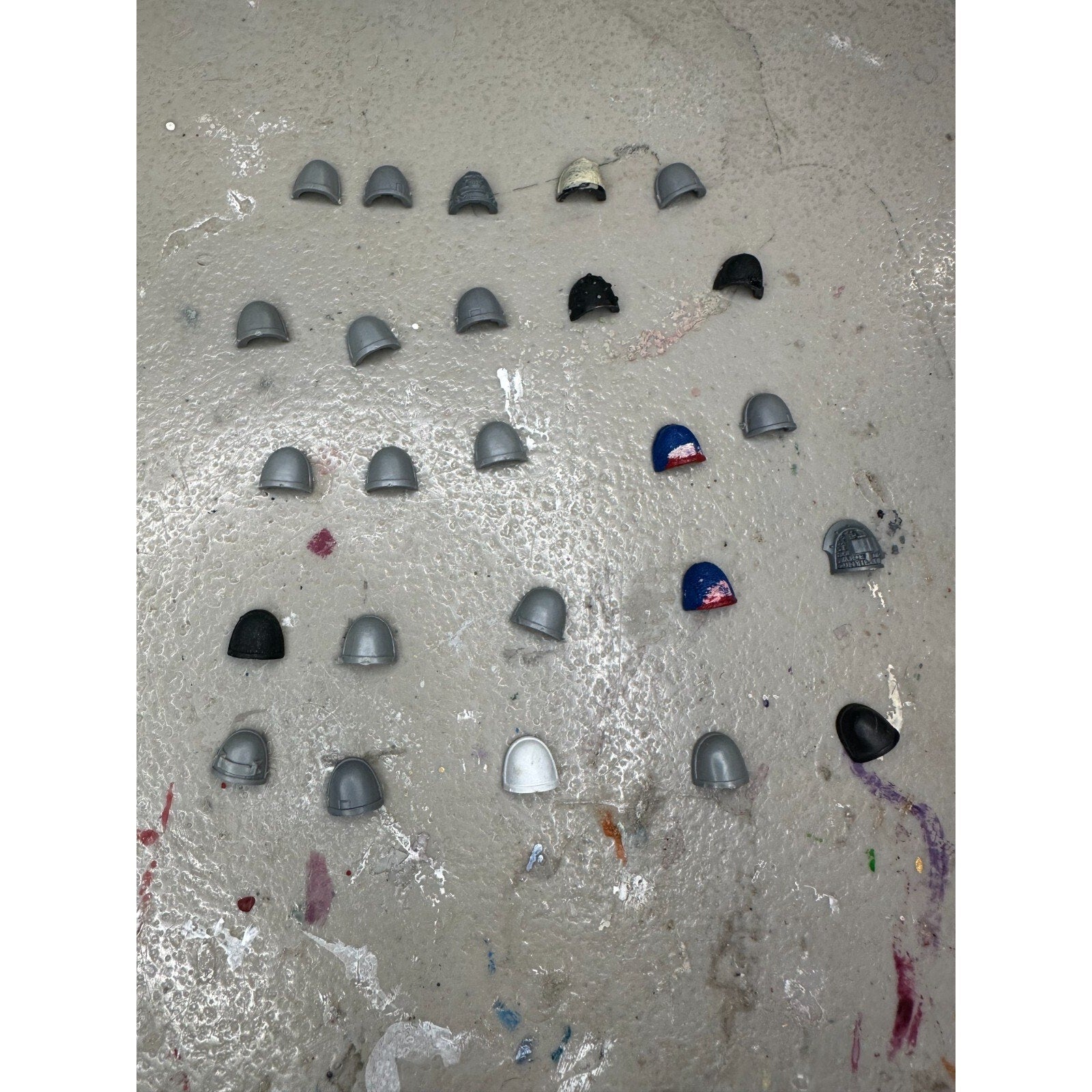 A23105 WARHAMMER 40K SPACE MARINES BITS LOT SHOULDER PADS 25 PACK
