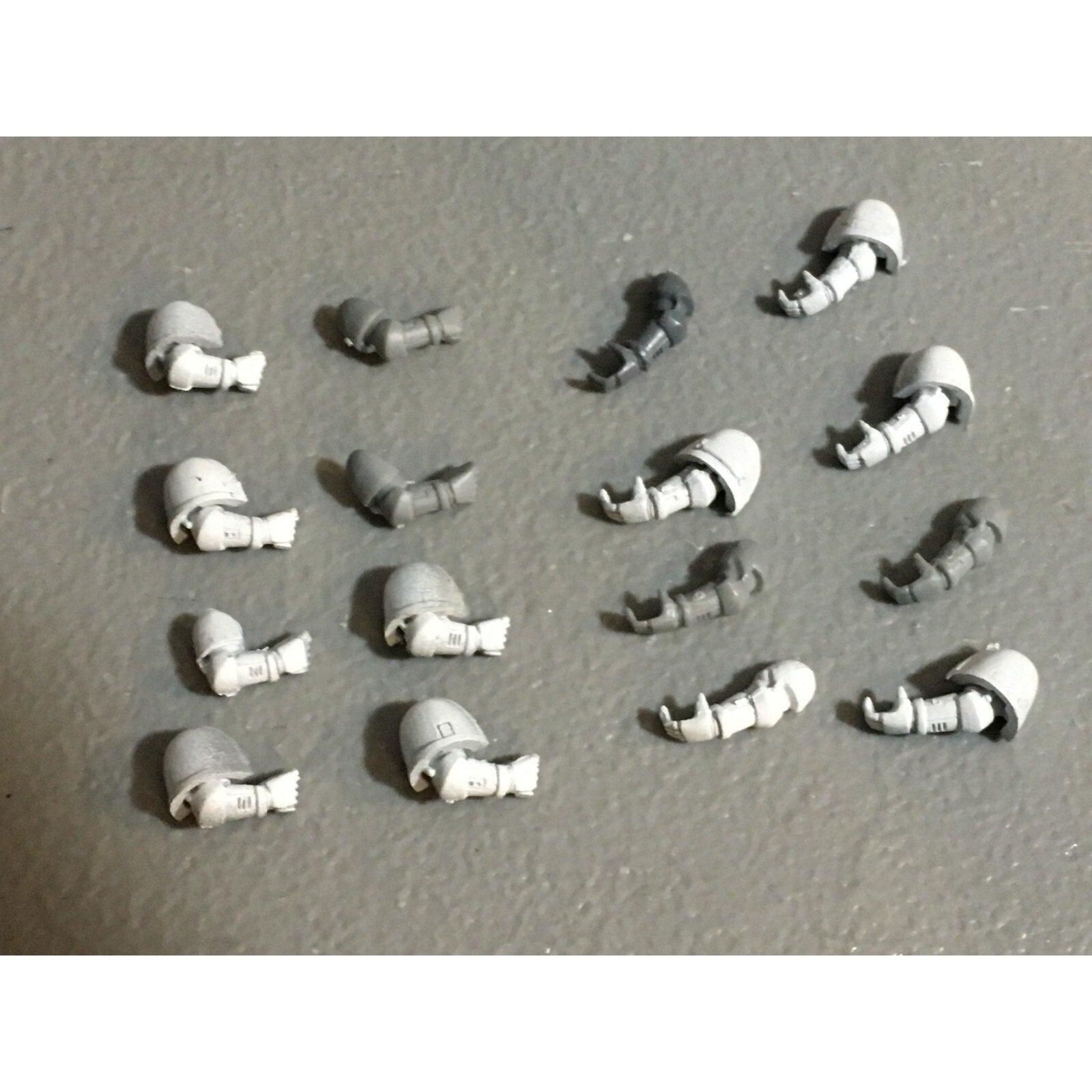 A22956 WARHAMMER 40K SPACE MARINES BITS LOT ARMS GAMES WORKSHOP GW