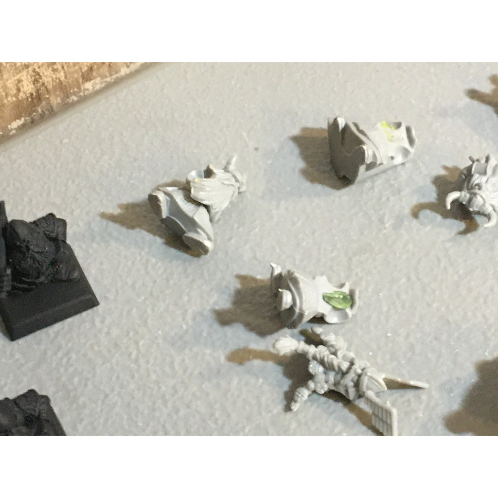 A33418 WARHAMMER FANTASY OLD WORLD DWARFS DWARF CROSSBOWMEN 8 PK + INCOMP