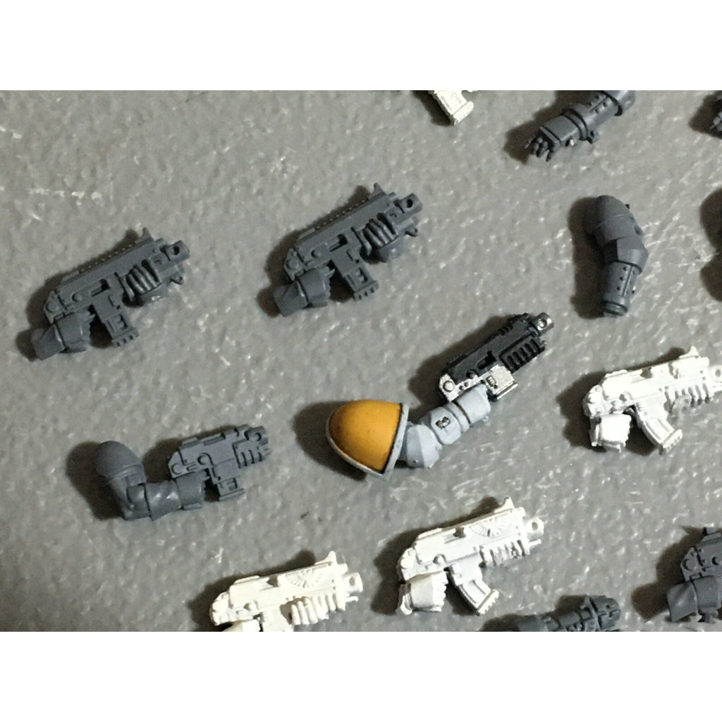 A22267 WARHAMMER 40K SPACE MARINES BITS LOT BOLTERS ARMS GAMES WORKSHOP GW