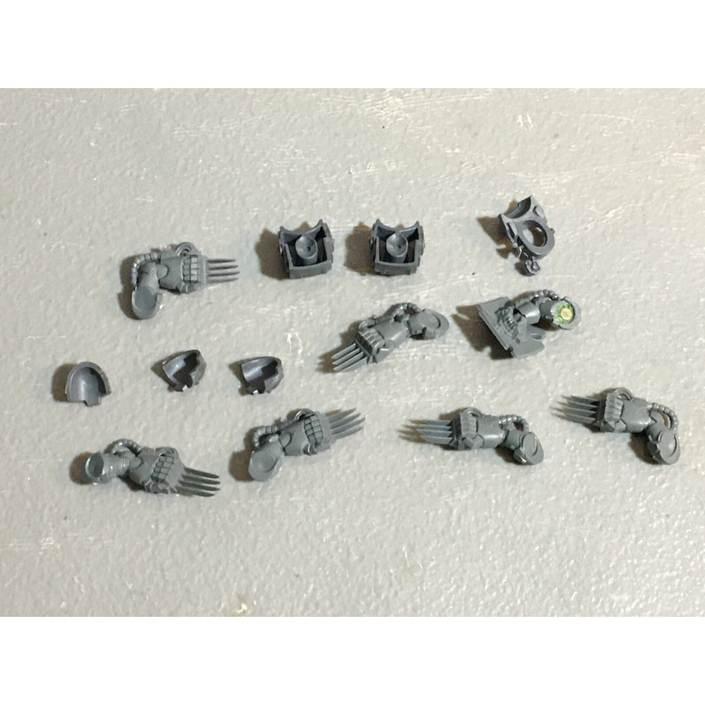 A23021 WARHAMMER 40K SPACE MARINES BITS LOT LIGHTNING CLAWS TERMINATORS GW