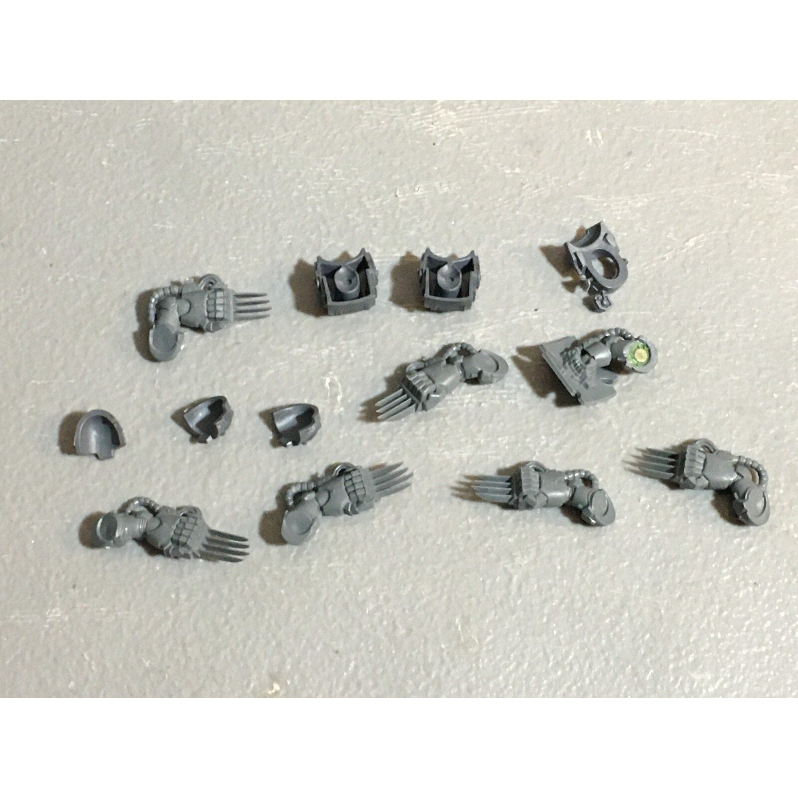 A23021 WARHAMMER 40K SPACE MARINES BITS LOT LIGHTNING CLAWS TERMINATORS GW