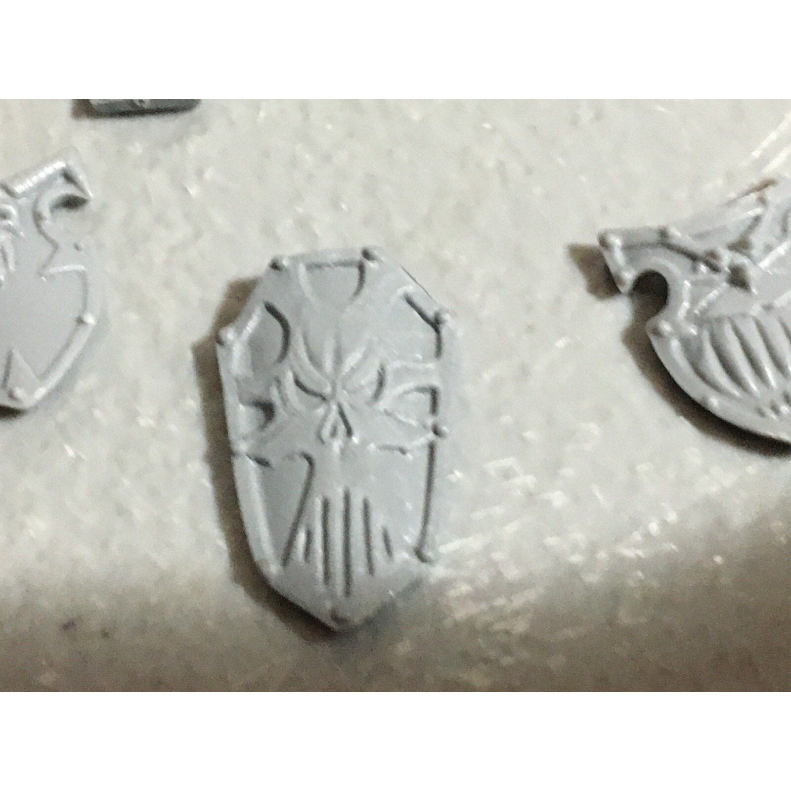 A22247 WARHAMMER FANTASY CHAOS MORTALS BITS LOT WARRIORS KNIGHTS SHIELDS GW OOP