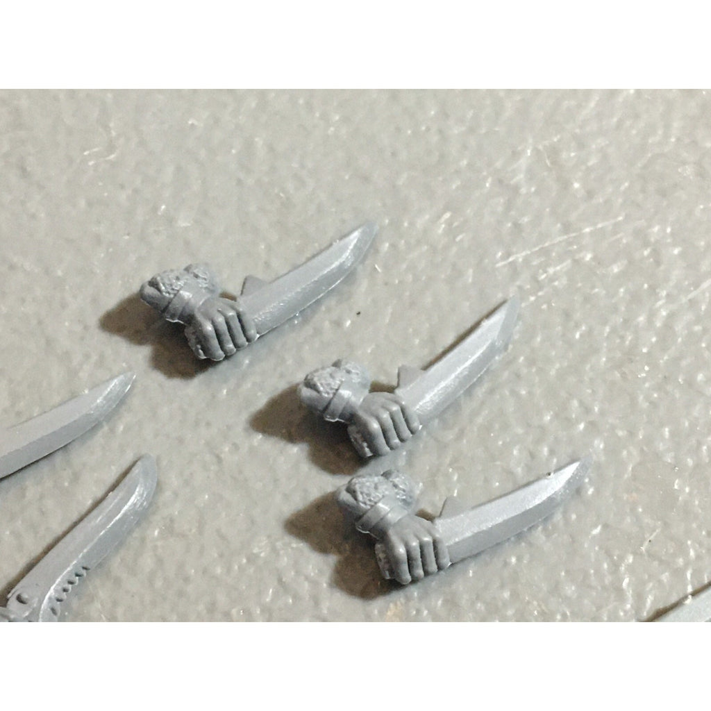 A22298 WARHAMMER FANTASY SKAVEN BITS LOT SWORD ARMS GAMES WORKSHOP GW