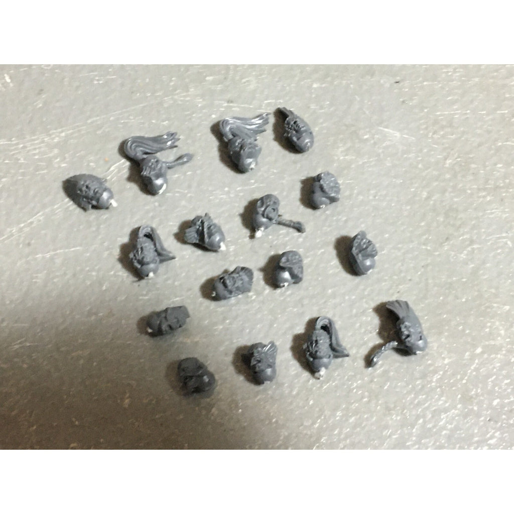A22546 WARHAMMER 40K SPACE MARINES WOLVES BITS LOT HEADS GAMES WORKSHOP GW