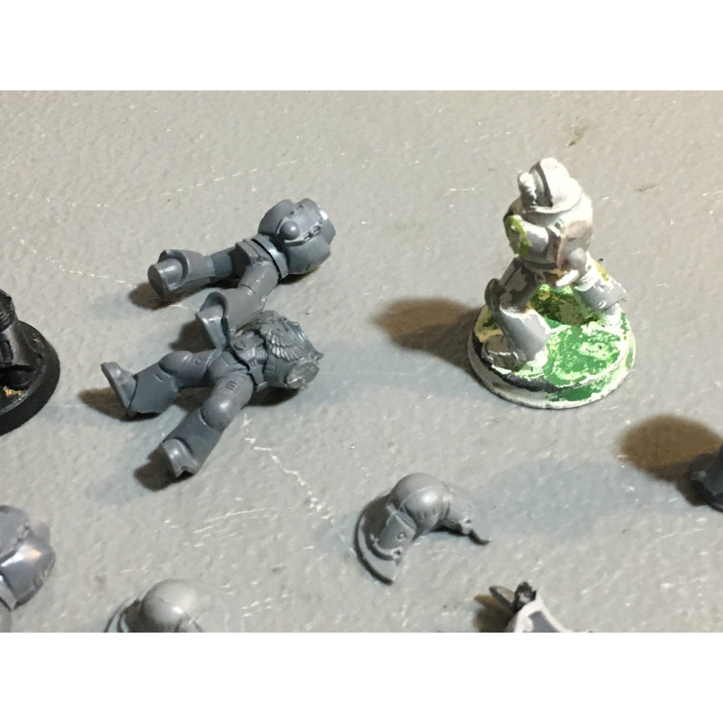 A24527 WARHAMMER 40K SPACE MARINES BITS LOT TORSOS LEGS ARMS GW