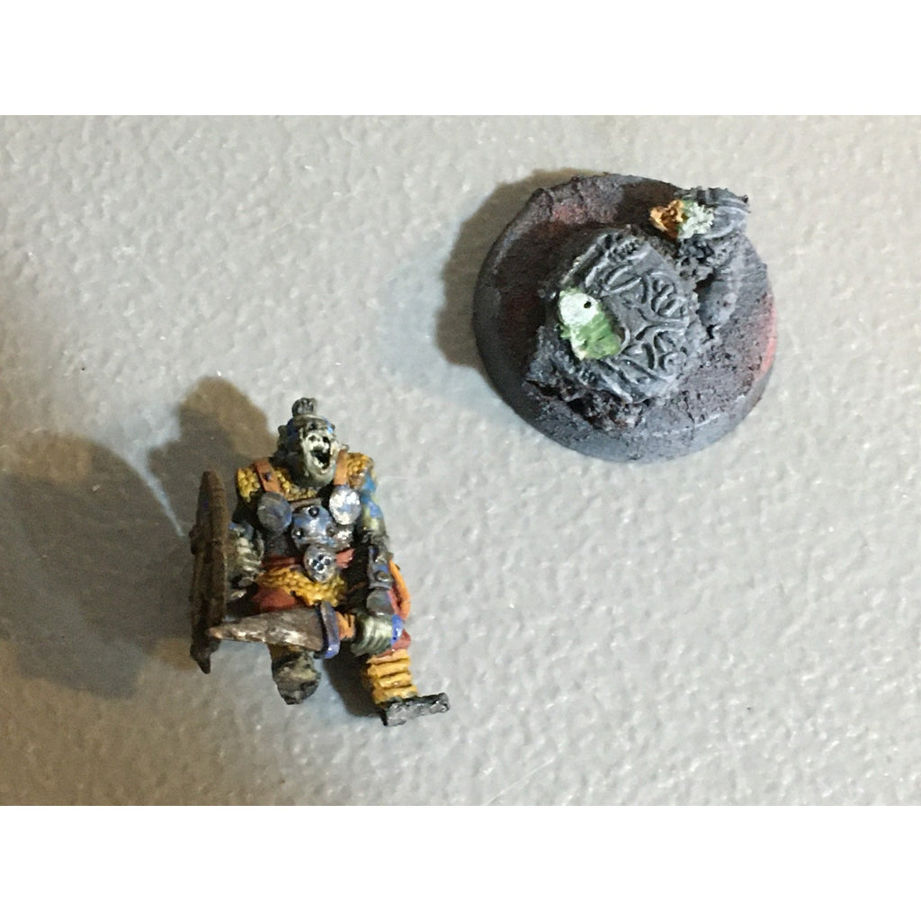 A32471 WARHAMMER FANTASY CITADEL VINTAGE HOBGOBLIN WARRIOR METAL PAINT BASE
