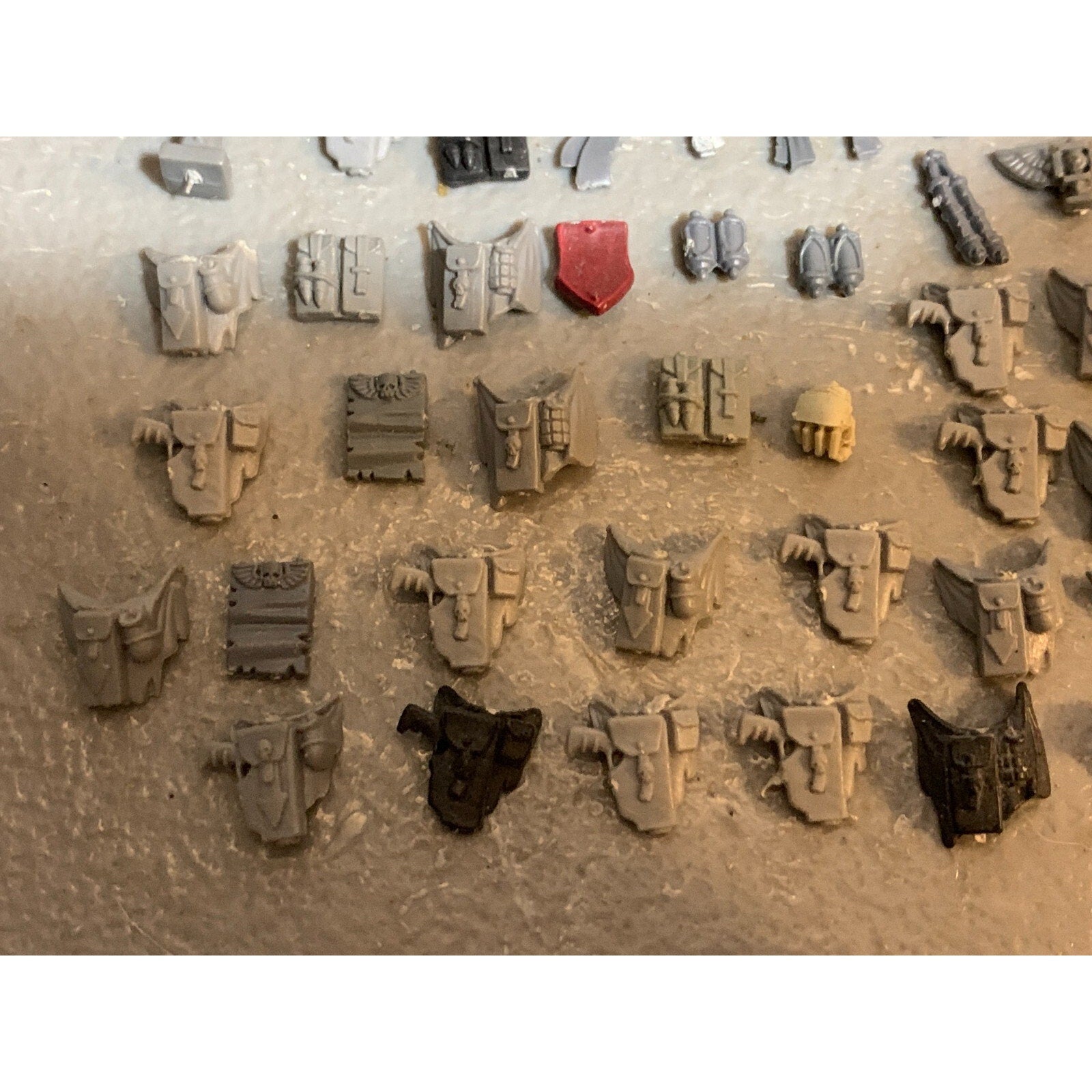 A23319 WARHAMMER 40K SPACE MARINES BITS LOT GUN HOLSTERS HIP ACCESSORIES GW