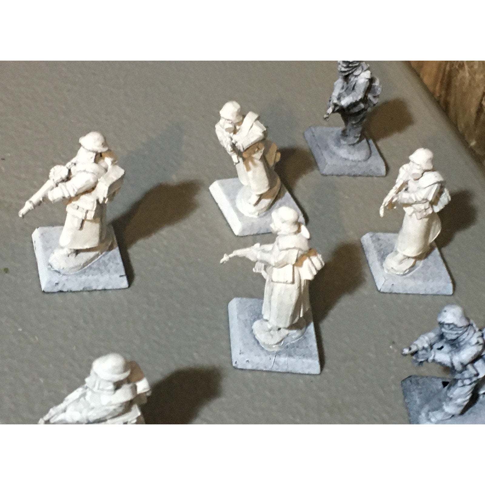 A30868 UNKNOWN METAL MINIATURES SOLDIERS INFANTRY WWII? WWI? TABLE TOP WAR GAMES