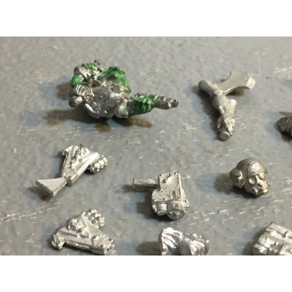 A32577 WARHAMMER 40K MIXED RANDOM BITS LOT ALL METAL POUCH HOLSTER GW