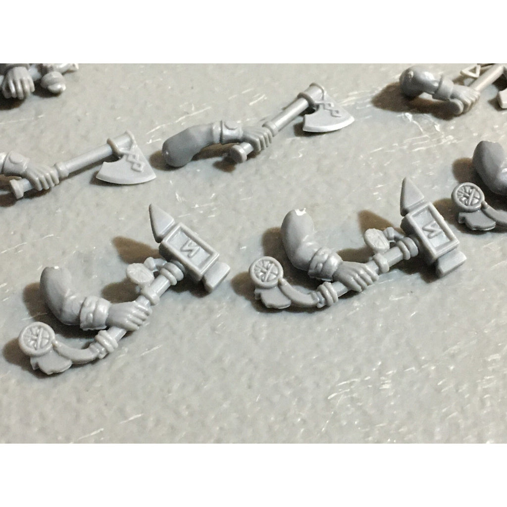 A23400 WARHAMMER FANTASY DWARFS BITS LOT WARRIORS ARMS BANNER GAMES WORKSHOP GW