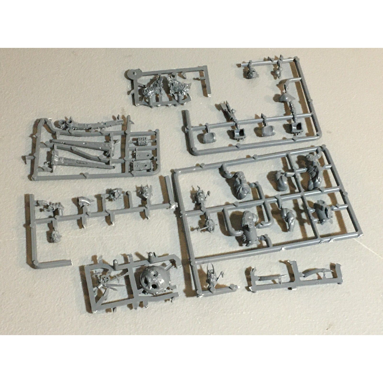 A23590 WARHAMMER AOS FANTASY OGRE KINGDOMS MAWTRIBES BITS ON SPRUE LOT MIXED GW