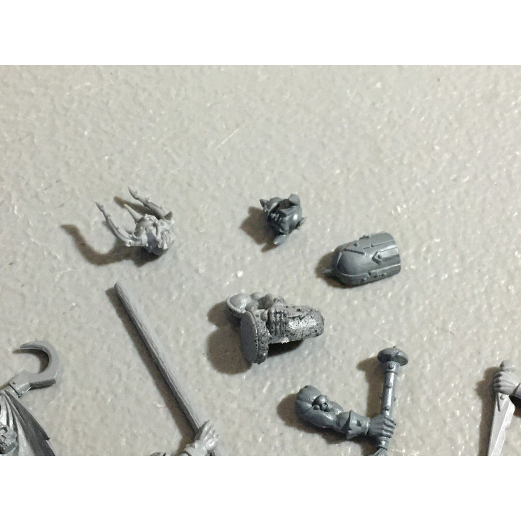 A22191 WARHAMMER FANTASY CHAOS MORTALS BITS LOT MIXED MARAUDER COMMAND & ARMS GW