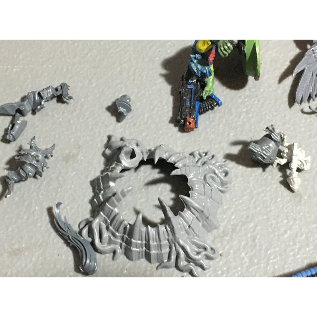 A22418 WARHAMMER 40K MIXED BITS LOT BOLTERS HEADS ARMS GAMES WORKSHOP GW