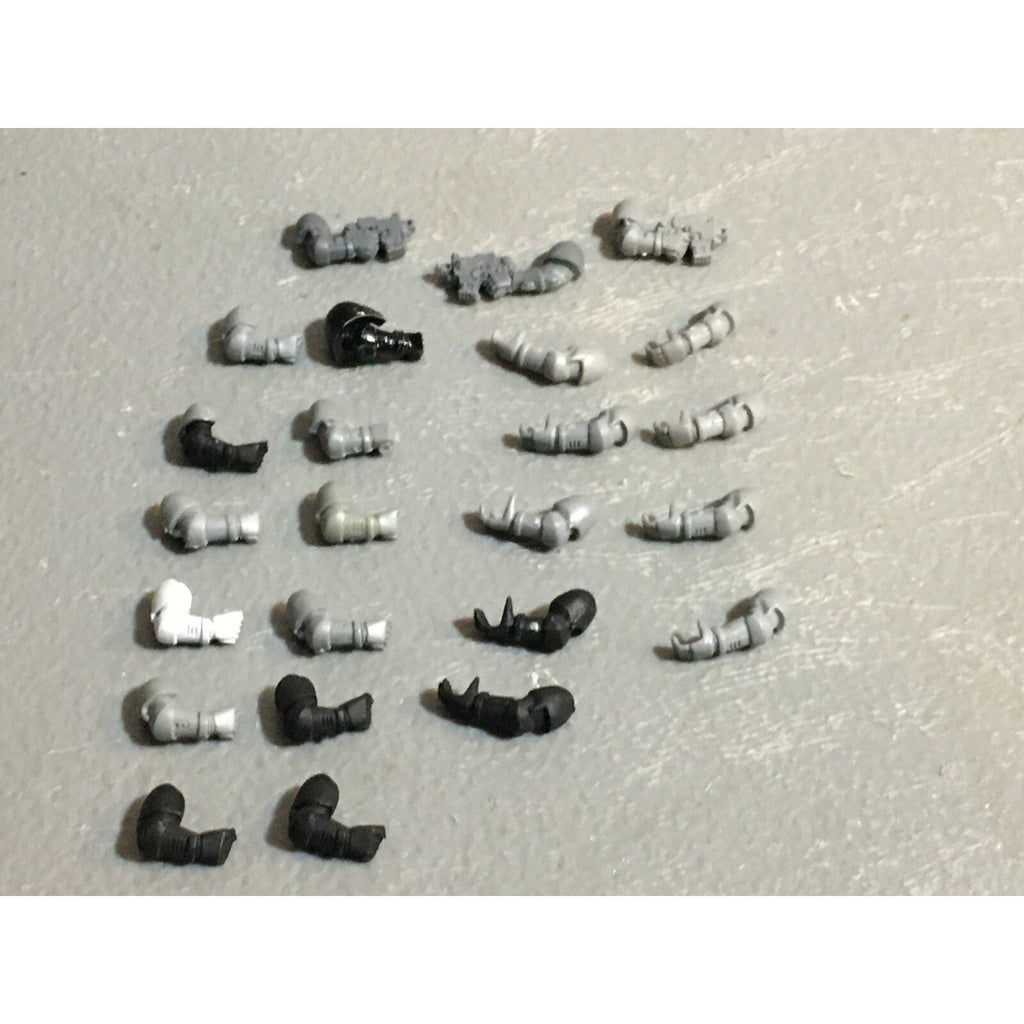 A23085 WARHAMMER 40K SPACE MARINES BITS LOT ARMS GAMES WORKSHOP GW