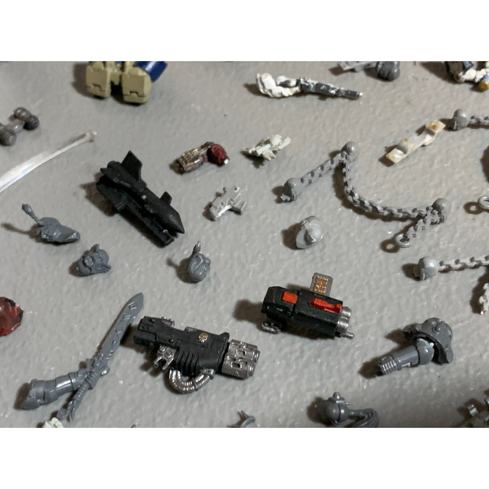 A16811 WARHAMMER 40K SPACE MARINES IMPERIAL & CHAOS BITS LOT GW GAMES WORKSHOP