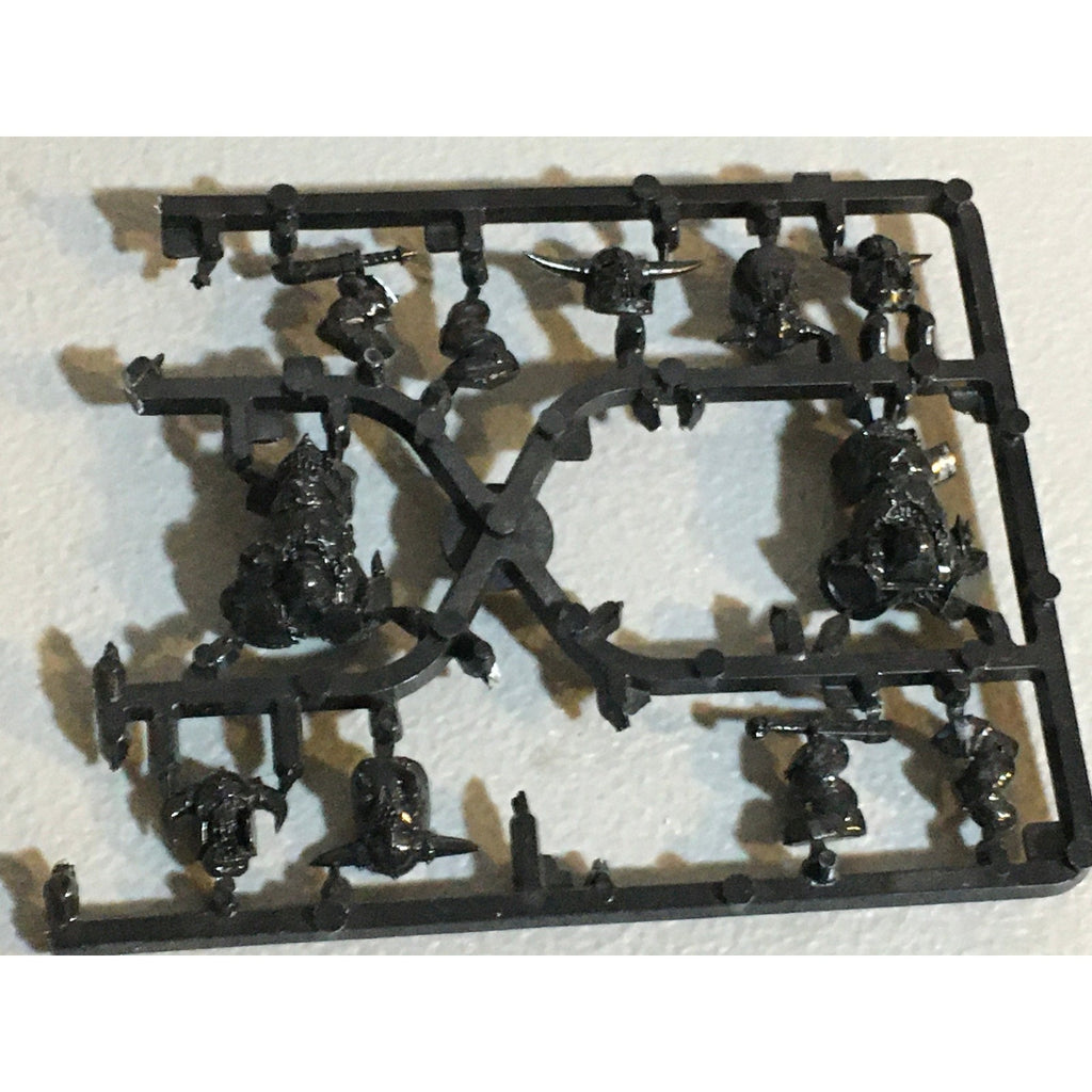 A33617 WARHAMMER FANTASY ORCS & GOBLINS BITS LOT ON SPRUE BLACK ORC GW
