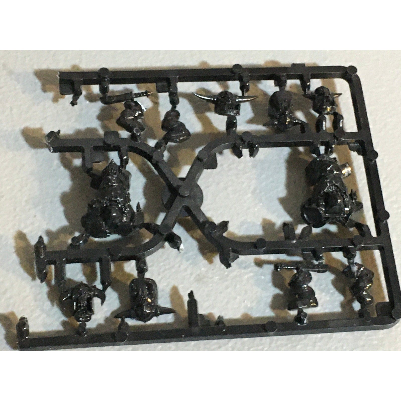 A33617 WARHAMMER FANTASY ORCS & GOBLINS BITS LOT ON SPRUE BLACK ORC GW