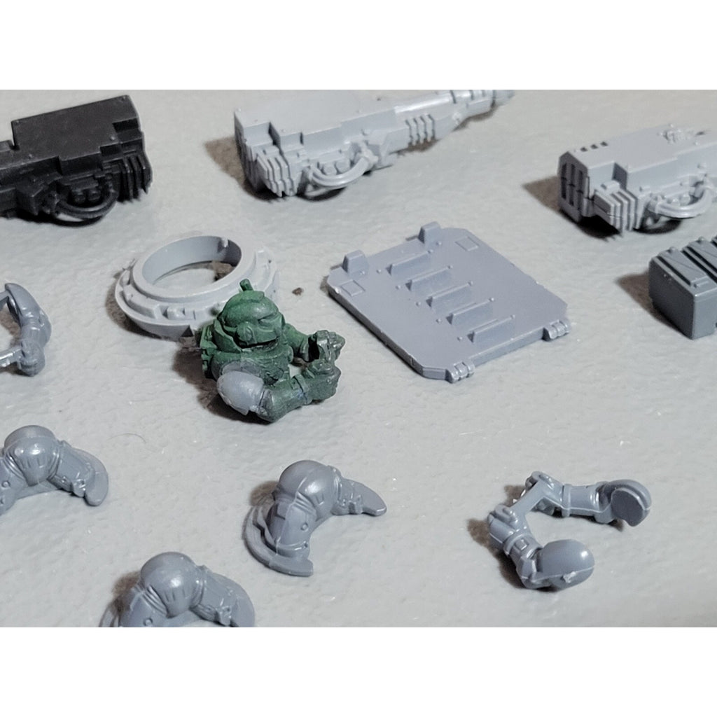 A18906 WARHAMMER 40K SPACE MARINES BITS LOT TANK RHINO RAZORBACK DARK ANGELS