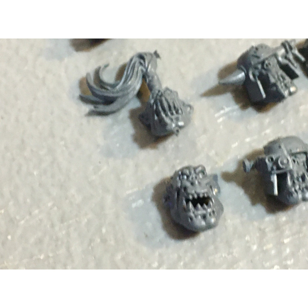A33559 WARHAMMER 40K SPACE ORKS BITS LOT HEADS GW GAMES WORKSHOP