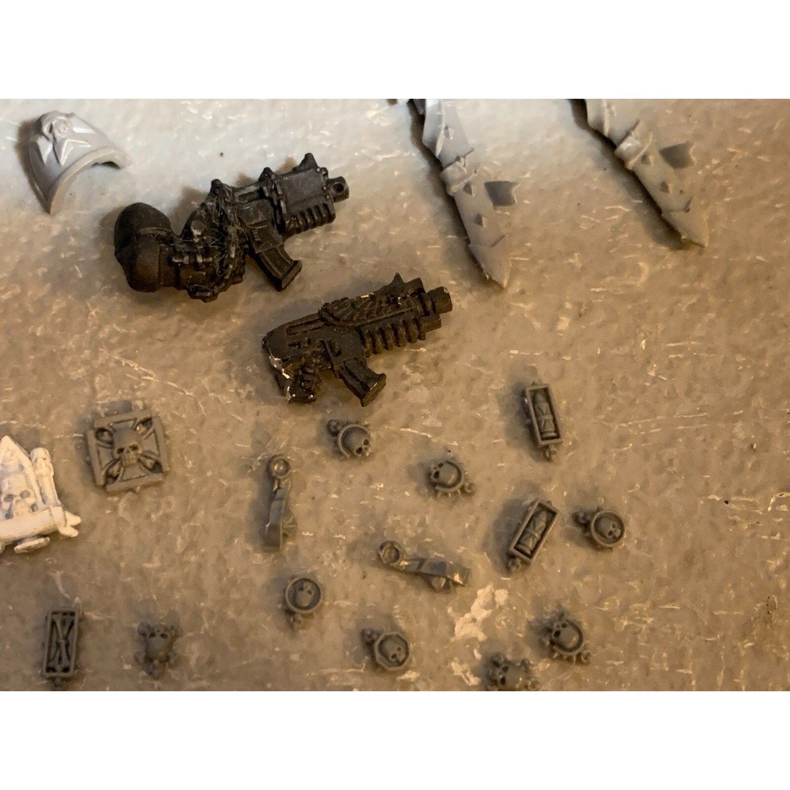 A23301 WARHAMMER 40K SPACE MARINES BLACK TEMPLARS BITS LOT BACKPACK OATHS GW