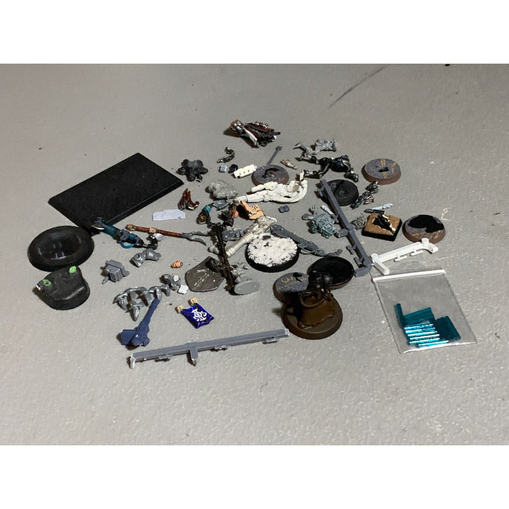 A17864 WARHAMMER FANTASY 40K MIXED RANDOM BITS LOT