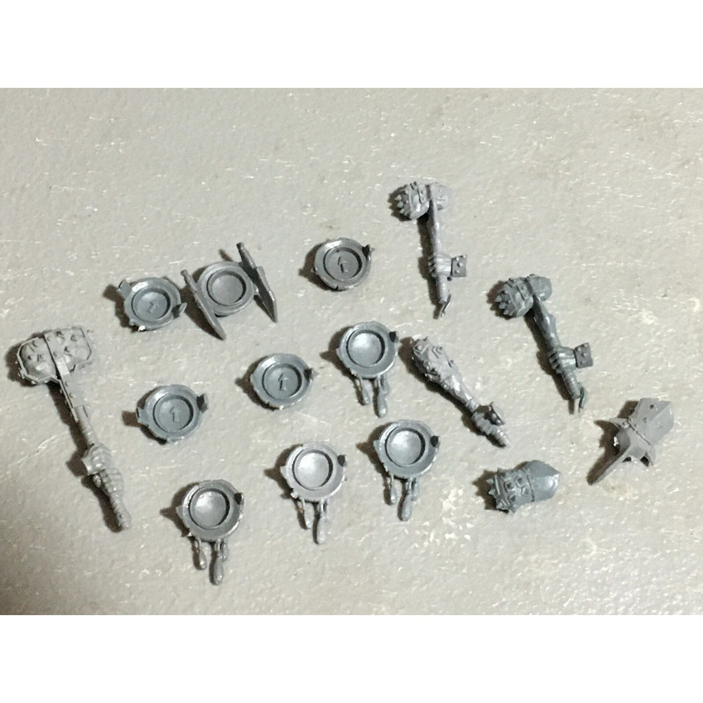 A22584 WARHAMMER FANTASY OGRE KINGDOMS BITS LOT HANDS PLATES GAMES WORKSHOP GW