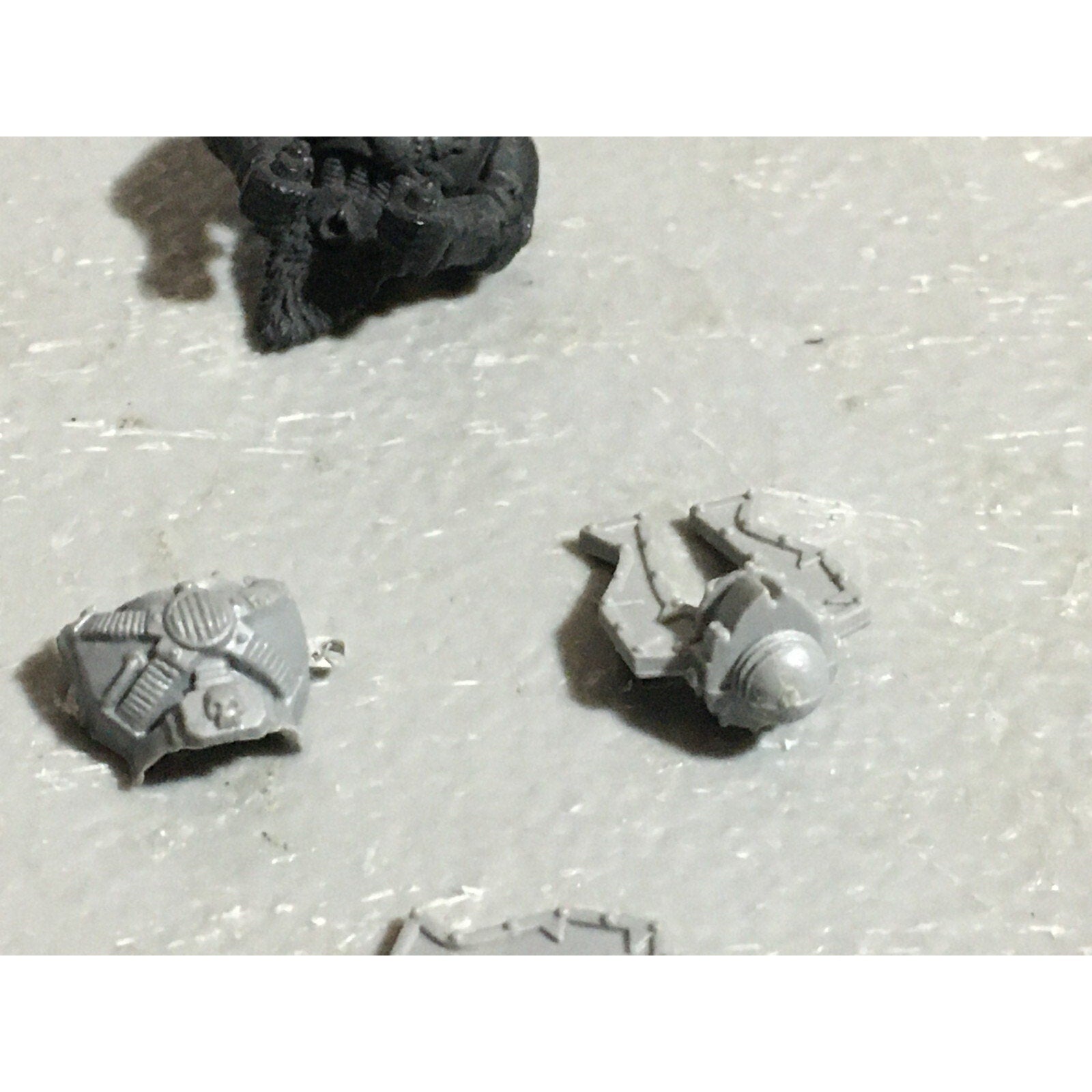 A22575 WARHAMMER 40K CHAOS SPACE MARINES CSM BITS LOT HEADS TORSO FRONTS GW