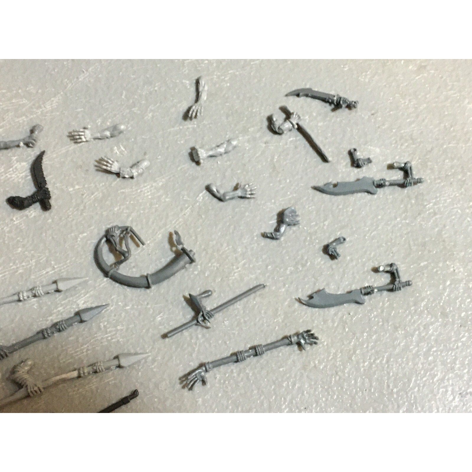 A23457 WARHAMMER FANTASY VAMPIRE COUNTS UNDEAD BITS LOT MIXED ARMS SPEARS GW