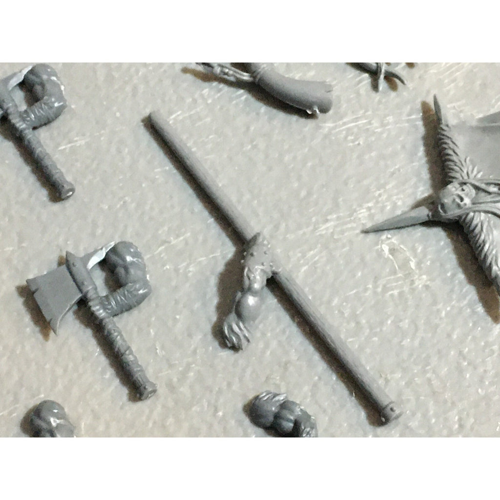 A23132 WARHAMMER FANTASY CHAOS BEASTMEN BITS LOT GORS BANNERS ARMS GW