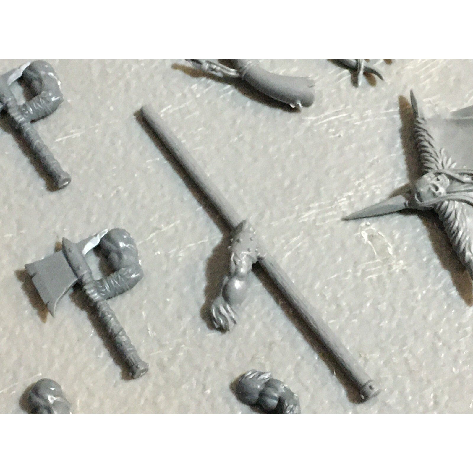 A23132 WARHAMMER FANTASY CHAOS BEASTMEN BITS LOT GORS BANNERS ARMS GW