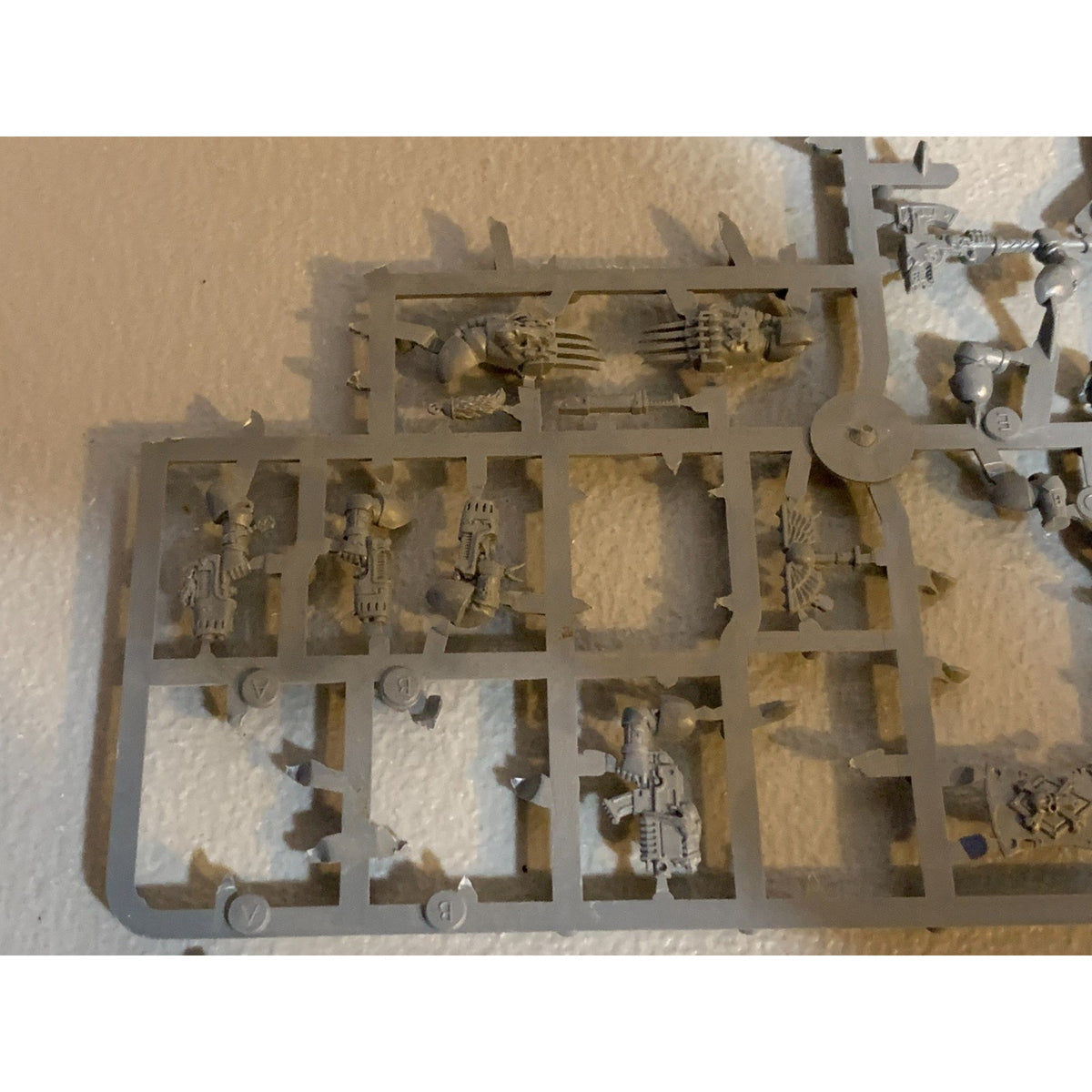 A28645 WARHAMMER 40K MARINES SPACE WOLVES FIRSTBORN HEADS ARMS BITS LO ...