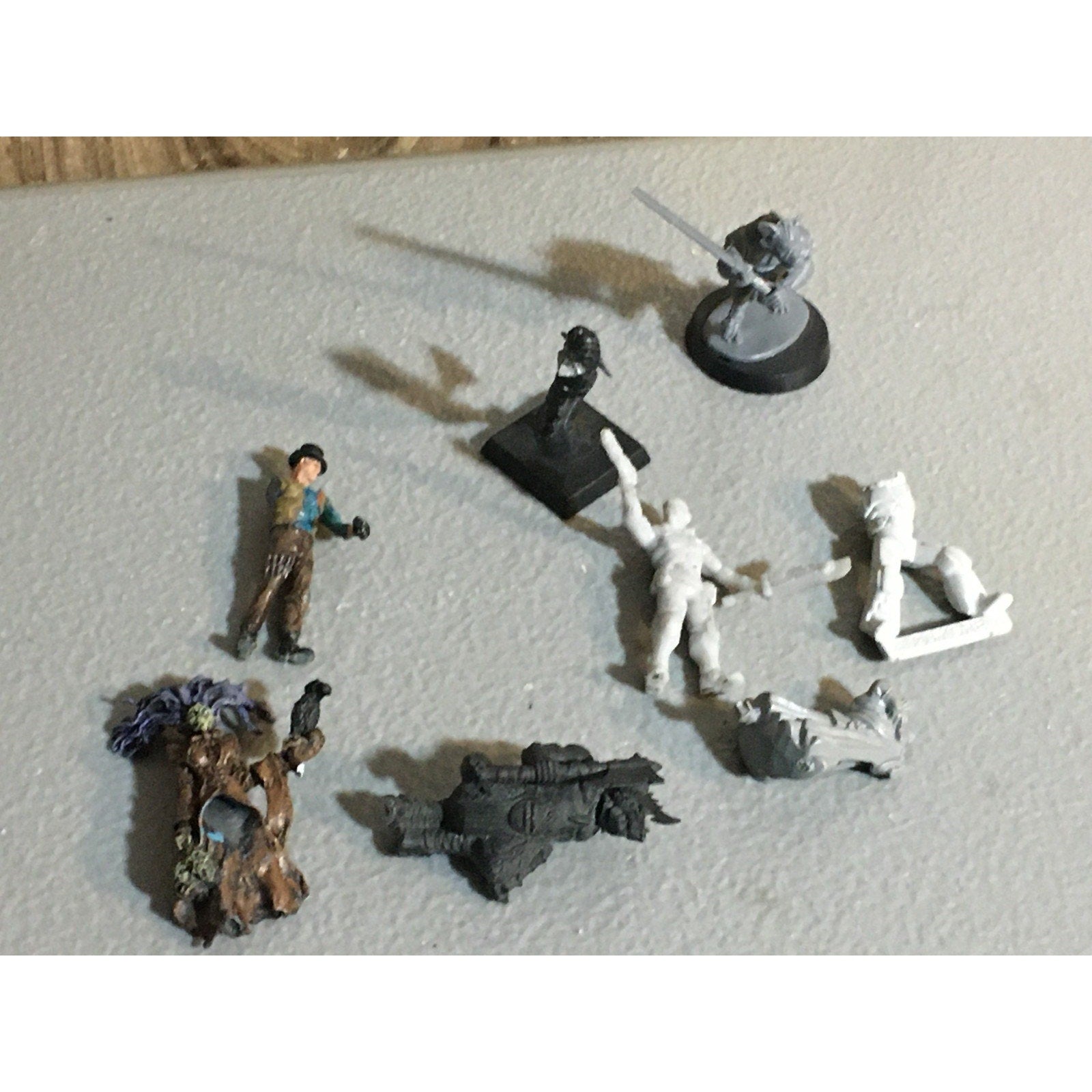 A32533 UNKNOWN MINIATURES PLASTIC INCOMPLETE WARRIOR SOLDIER